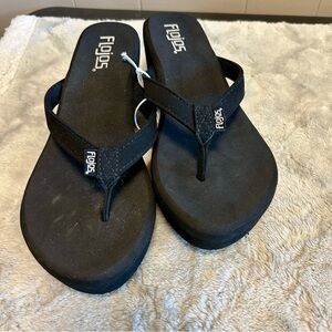 Flojos Black Flip Flops Sz 7 Olivia NWOT